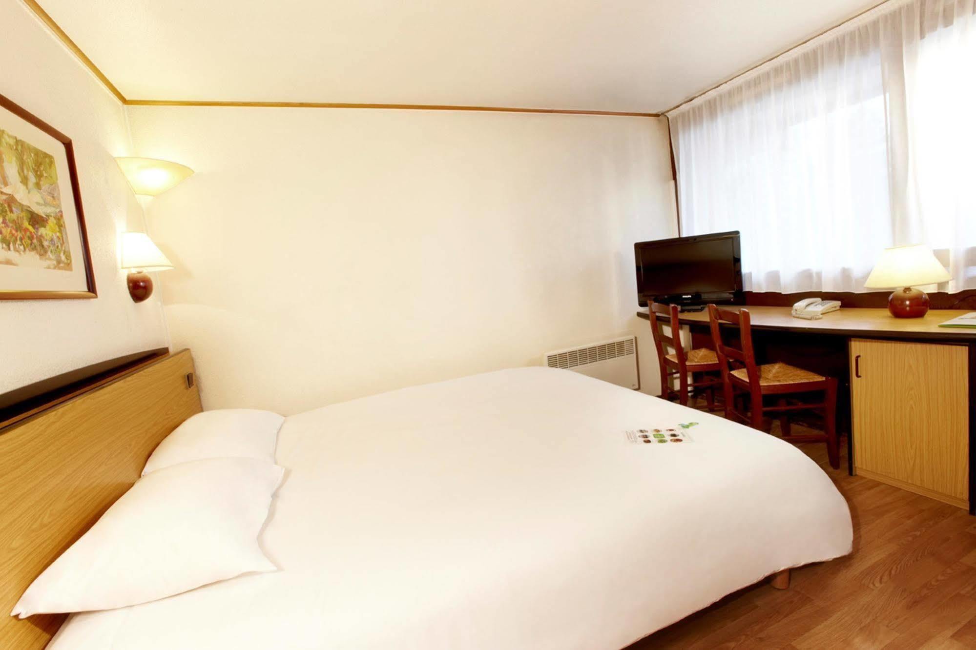 Kyriad Direct Le Bourget Gonesse Hotell Exteriör bild